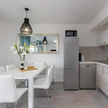 Apartment Modern With Swimming Pool And Sea View *