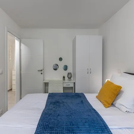 Modern With Swimming Pool And Sea View Apartment