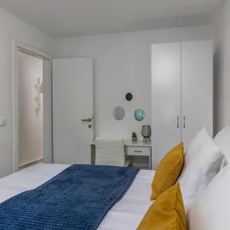 Modern With Swimming Pool And Sea View Apartment *